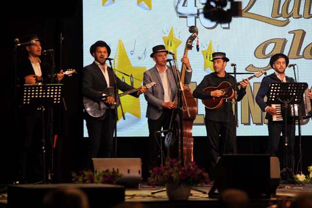 Širokobriješki Dukati pjevaju Mikića u Pažegi/Foto pozega.eu                                                                                                                                                                                              